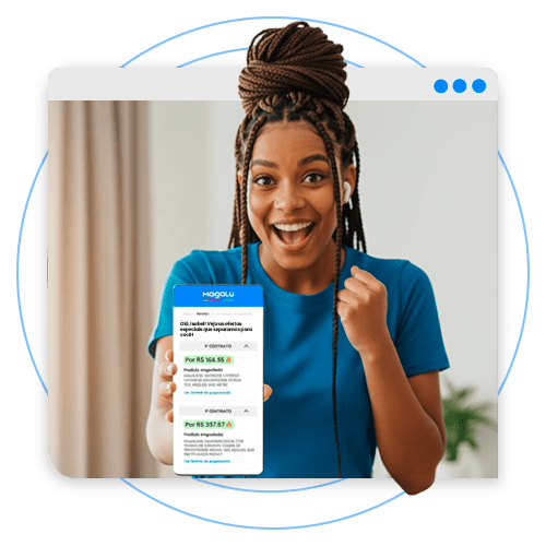 Mulher sorrindo segurando celular